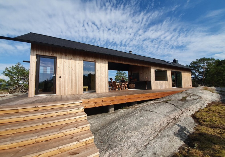 Lunawood-Thermowood-Decking-and-Facade-at-Finnish-Archipelago_3-1.jpg